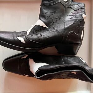 Star Ankle Cowboy Boots Black and White Western Style size 7.5-8